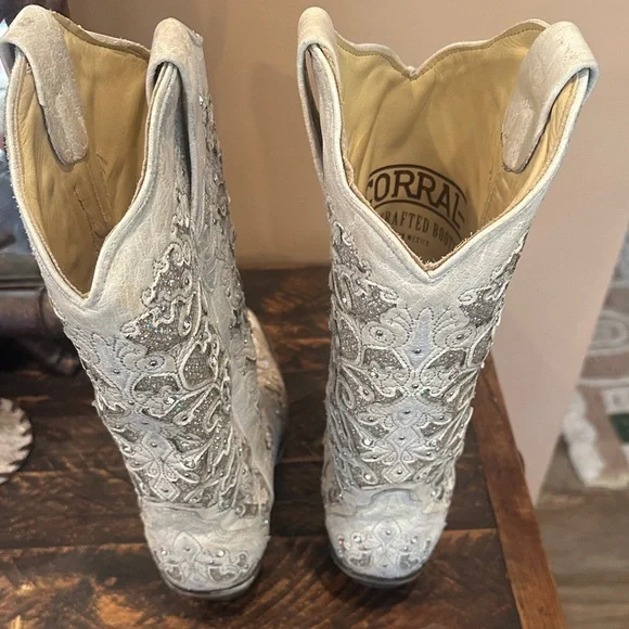 Cream Leather Western Boots - Picture 4 of 6